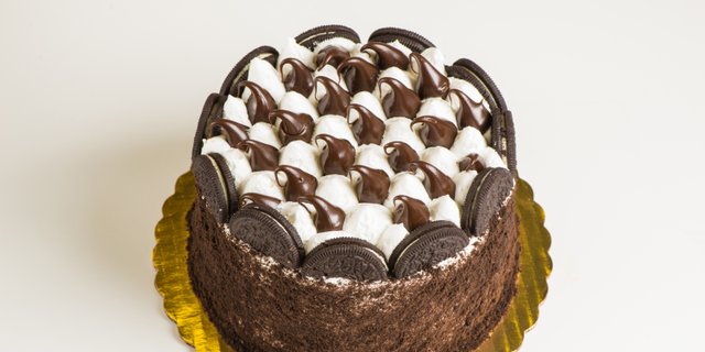 Oreo Cookie Candy Cake