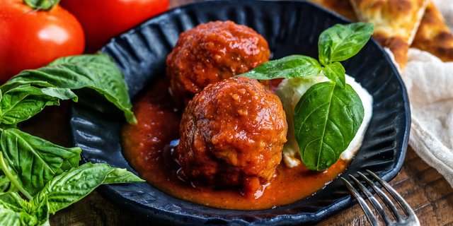 Large Hand-Rolled Meatballs