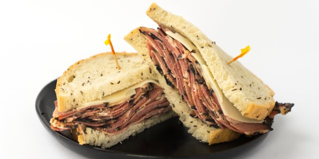 Famous Rumanian Pastrami Sandwich