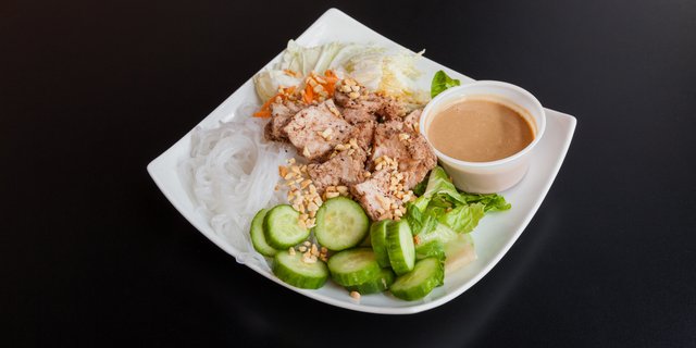 Peanut Crunch Salad Bowl