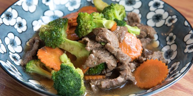 Mae's Beef & Broccoli