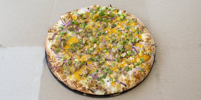 California Garlic Chicken Pizza