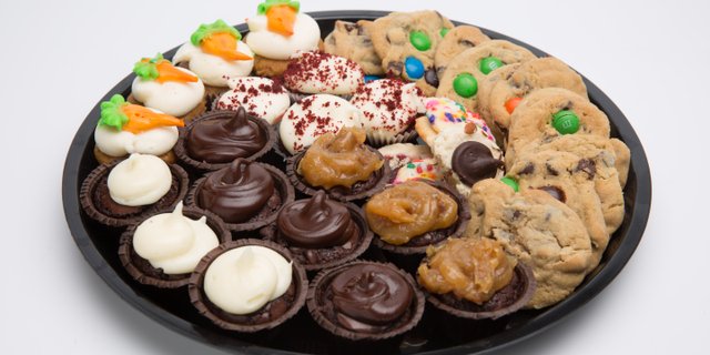 Two-Bite Bakery Treats Tray