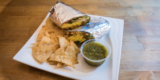 Huevos con Pollo Breakfast Burritos