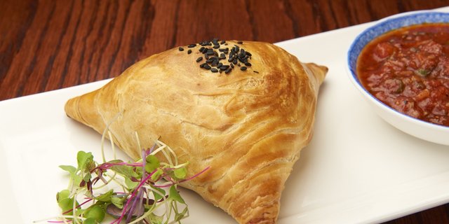 Samsa w/ Meat