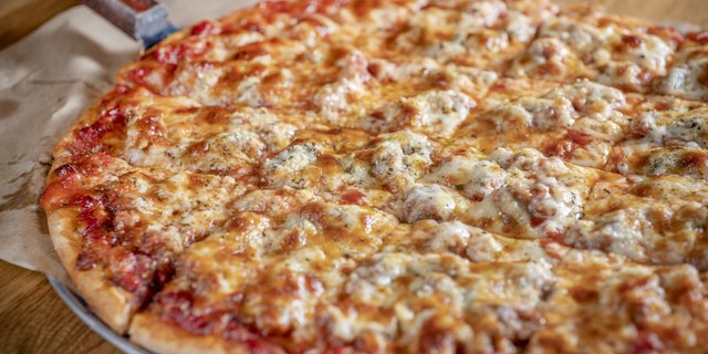 Chicago Thin Crust Cheese Pizza