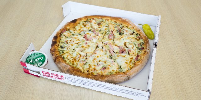 Chicken Cordon Blue Pizza