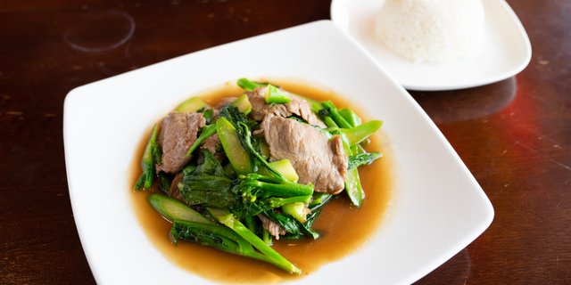 Beef w/ Garlic & Chinese Broccoli