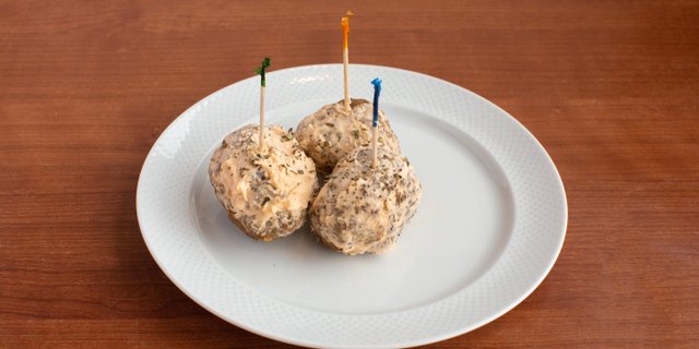 Bourbon-Sriracha Meatballs