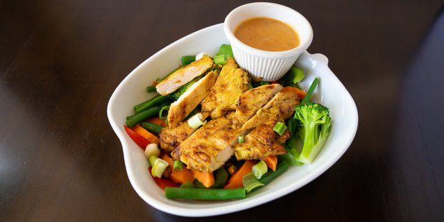 Dok Bua Salad
