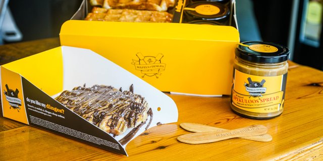 Box of 8 Liege Wafels w/ Trio Topping
