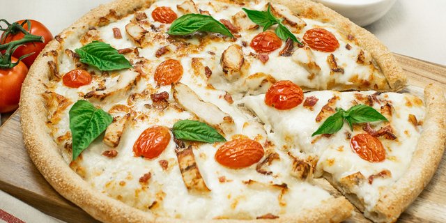 Alfredo Pomodoro Pizza