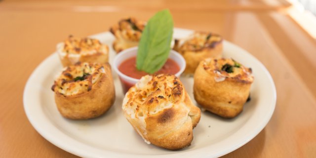 Cheesy Garlic Knots