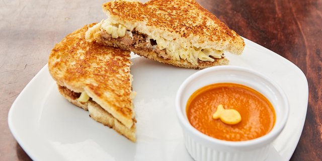 Mac & Me Grilled Cheese