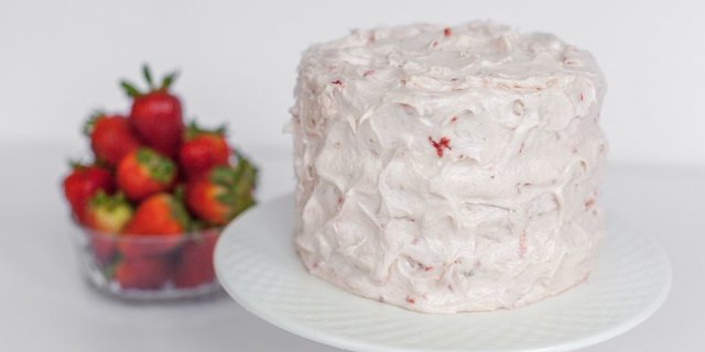 Vegan Strawberry & Cream Cake