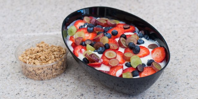 Vanilla Yogurt & Fruit Parfait