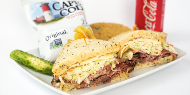 Medley Deluxe Sandwich Lunch Package