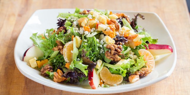 Spring Mix w/ Fruit & Nuts Salad
