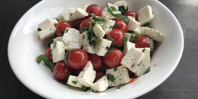 Fresh Tomato & Mozzarella Salad