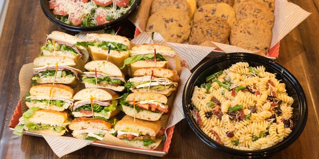 Gourmet Sandwich Basket