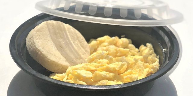 Scrambled Eggs & Arepa