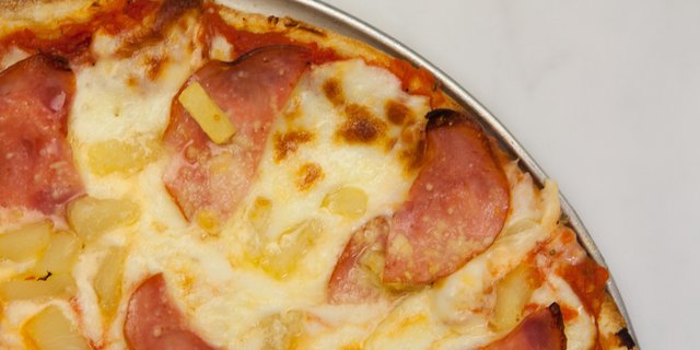 Hawaiian Island Pizza