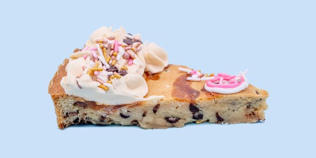 Chocolate Chip & Salted Caramel Cookie Cake