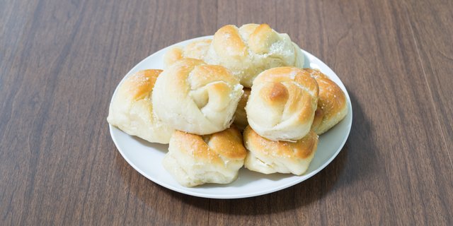 Garlic Cheese Rolls