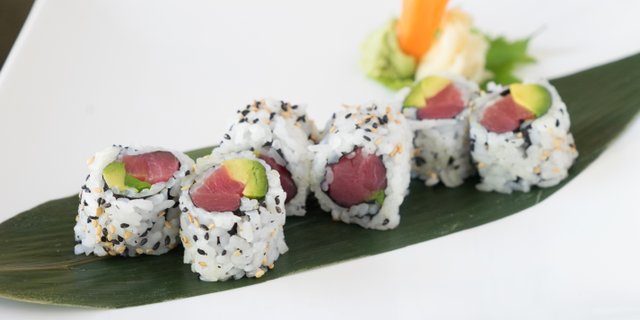 Tuna & Avocado Roll