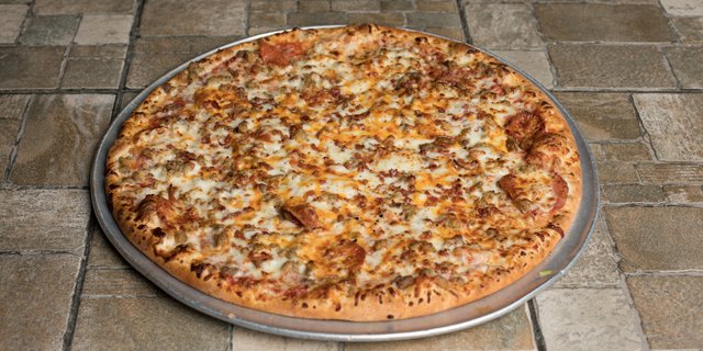 Meat & Cheese Deluxe Pizza