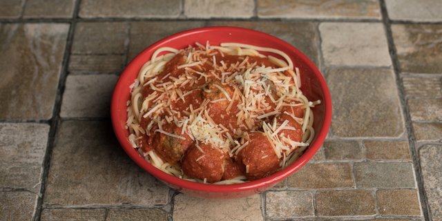 Spaghetti w/ Meatballs