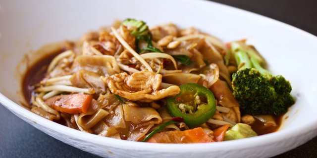 Drunken Noodles w/ Chicken