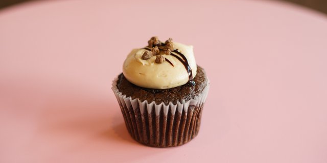 Chocolate Peanut Butter Cream Cupcake