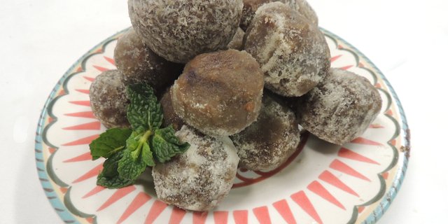 Raw & Organic Donut Holes