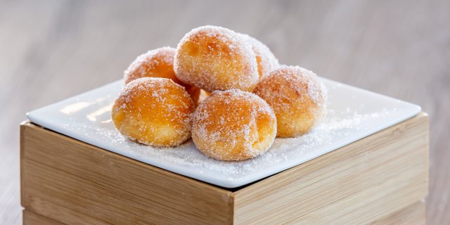 Bon Bons w/ Cinnamon Sugar