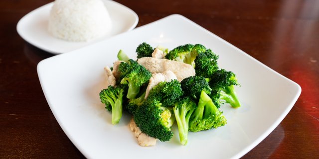 Chicken w/ Garlic & Chinese Broccoli