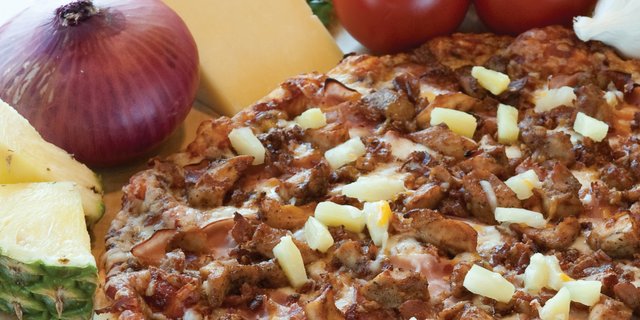 Aloha Chicken Pizza