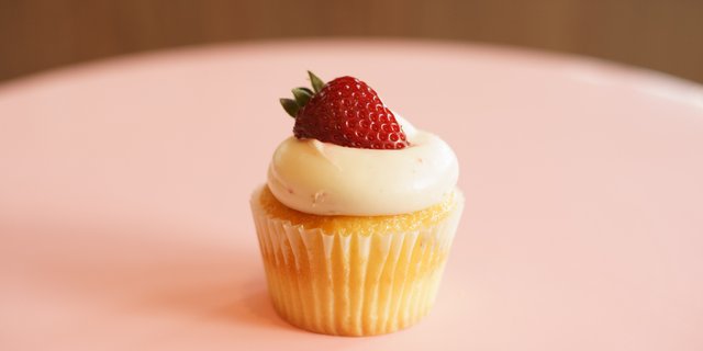 Strawberries & Cream Cupcake