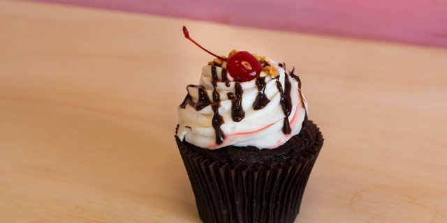 Hot Fudge Sundae Cupcakes