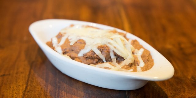 Frijoles Refritos con Queso