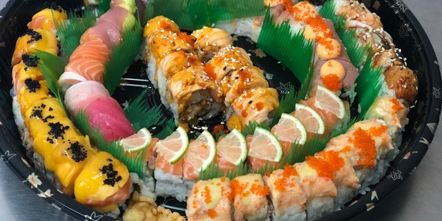 Signature Roll Deluxe Platter 1