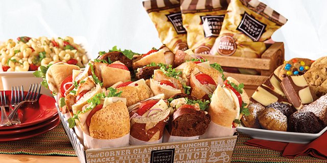 Corner Classic Combo w/ Sandwich Basket