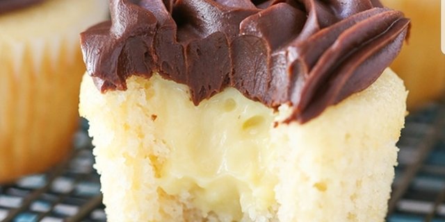 Bavarian-Filled Mini Cupcakes