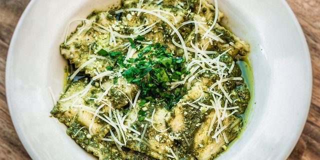 Cheese Ravioli w/ Pesto