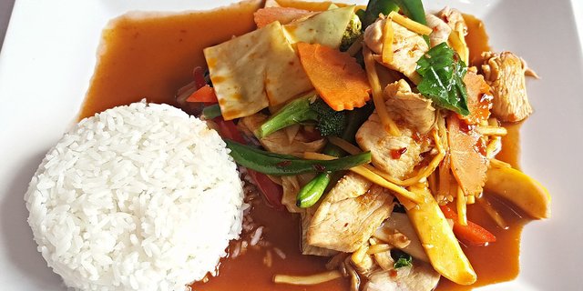 Spicy Basil Sauce Entree