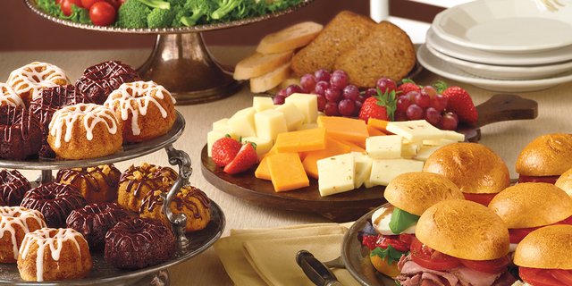 Corner Classic Mini-Sandwich Basket