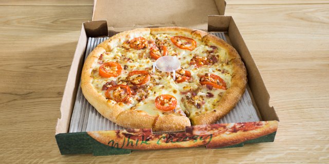 White Cheezy Pizza w/ Gluten-Free Crust