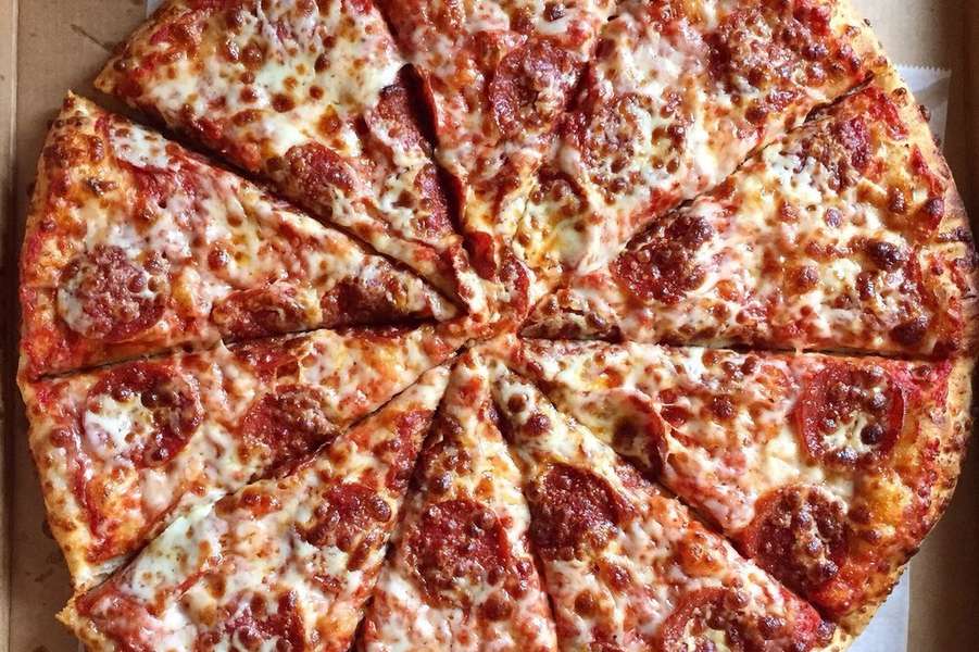 Fox's Pizza Den
