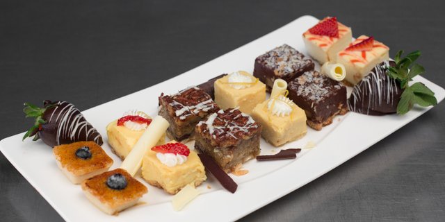 Petit Pastry Display