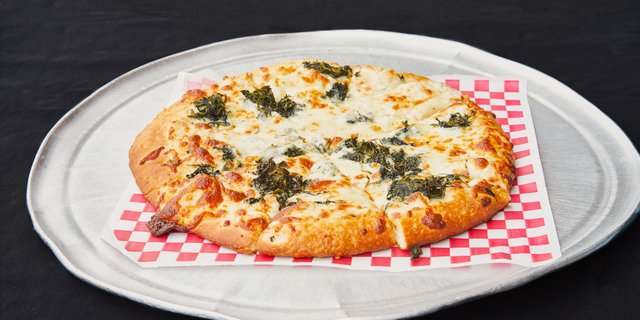 Spinach Alfredo Pizza
